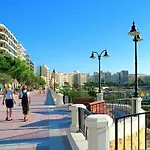 Chic Retreat In The Heart Of Tigne Sliema