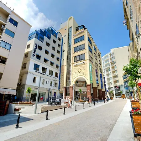 아파트 Chic Retreat In The Heart Of Tigne 슬리에마