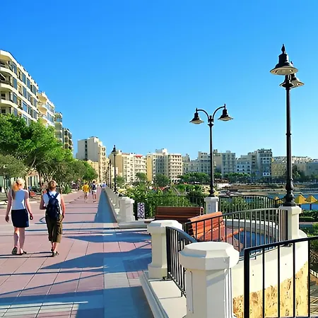 Chic Retreat In The Heart Of Tigne Sliema