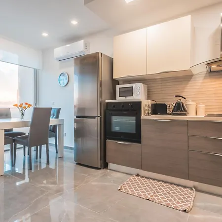 Chic Retreat In The Heart Of Tigne 슬리에마