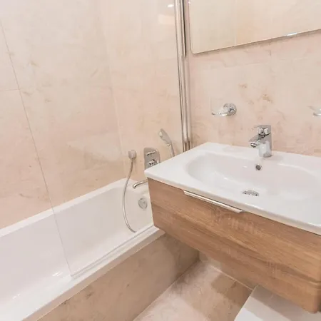 Chic Retreat In The Heart Of Tigne * סליאמה