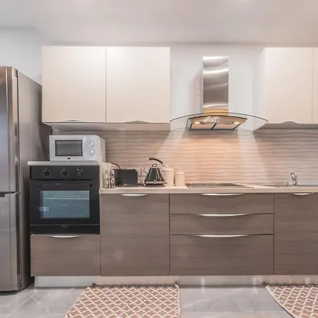 Chic Retreat In The Heart Of Tigne Apartman Sliema