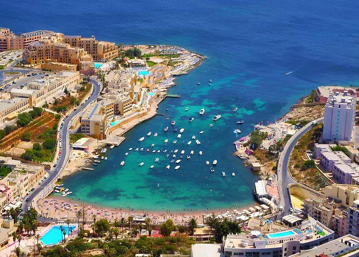 Chic Retreat In The Heart Of Tigne Sliema